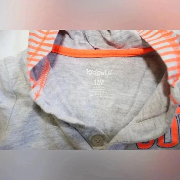 Kidgets Baby Boy Hooded Gray ShortSleeve Shirt 12M “Little Guy Big Game” Toddler - Picture 4 of 4